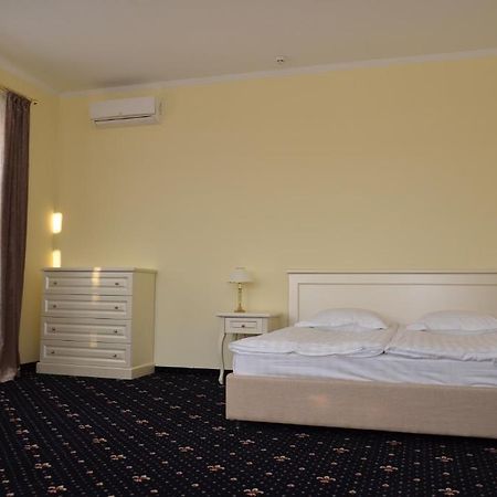 Chateau Royal Hotel Berezovka  Kamer foto
