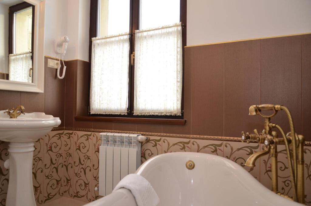Chateau Royal Hotel Berezovka  Kamer foto